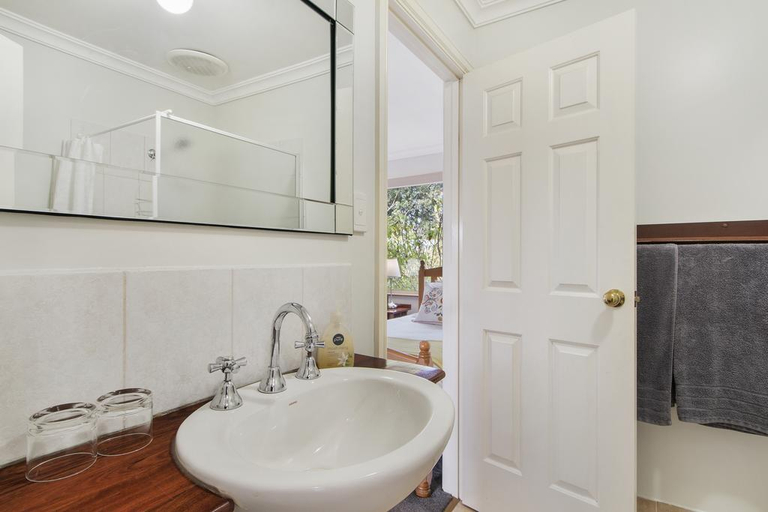 Bathroom, Shambhala Guesthouse, Bridgetown-Greenbushes