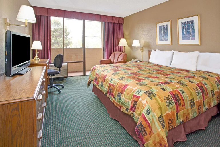 Bedroom 1, Days Hotel by Wyndham Boulder, Boulder