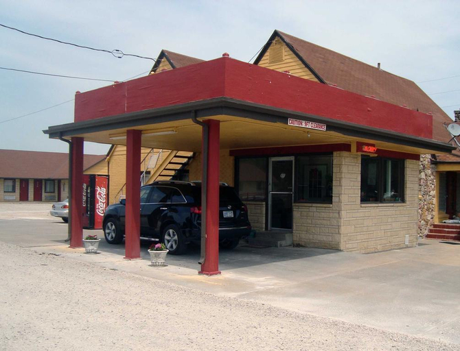 Exterior & Views, Budget Host Inn - Emporia, Lyon