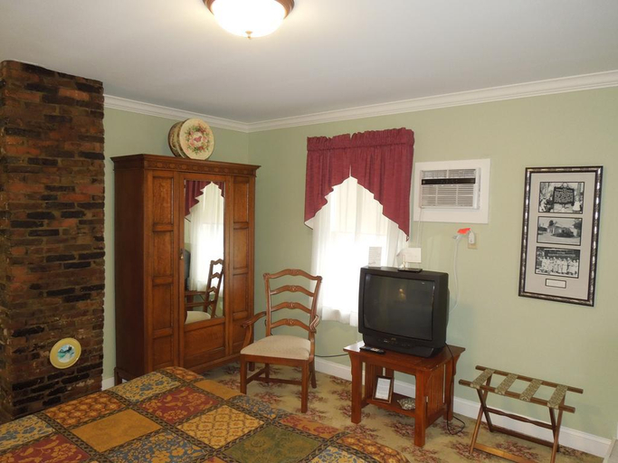 Public Area 2, Kearsarge Inn, Carroll