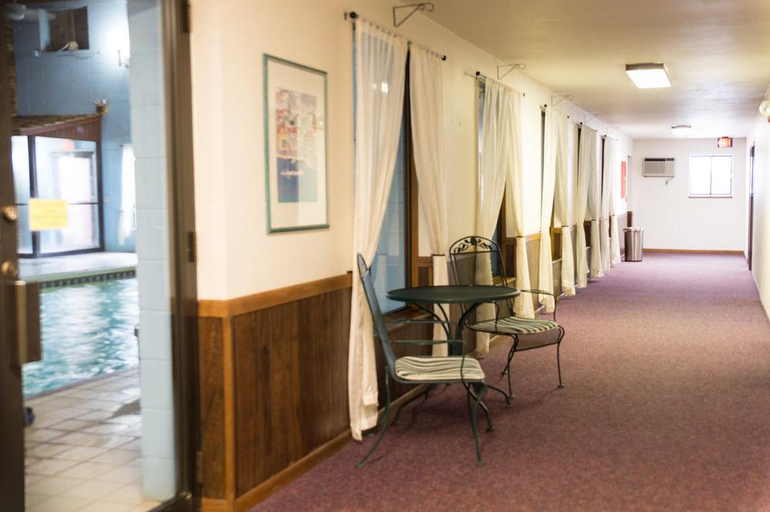Public Area 3, The Ridge Hotel Portage, Columbia