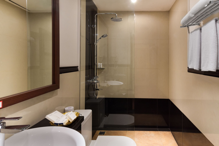 Bathroom 10