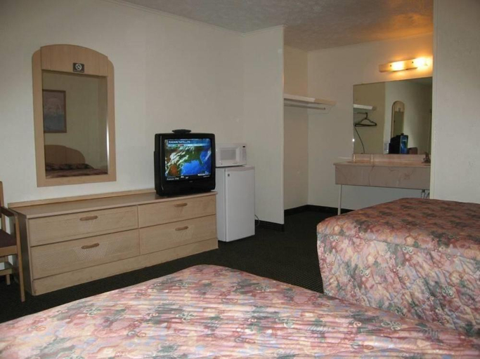 Bedroom 5, Budget Inn Jefferson, Marion