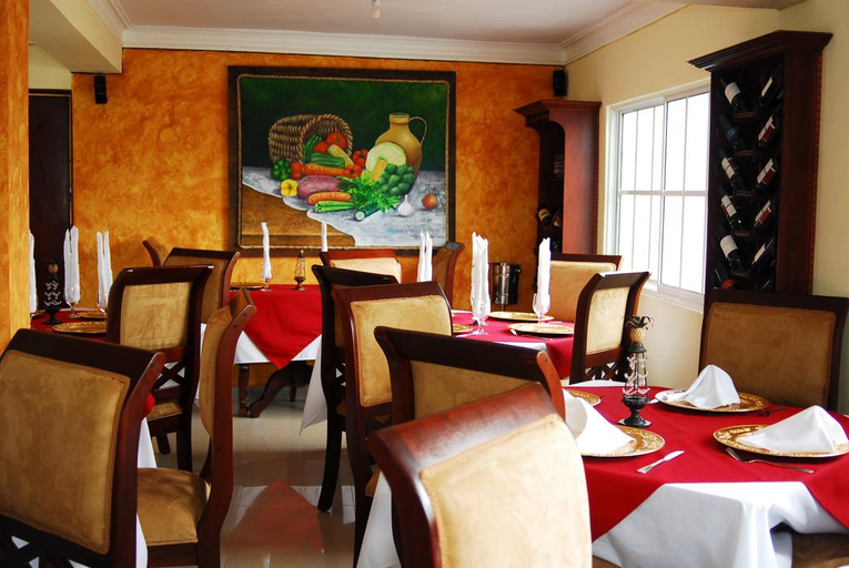Food & Drinks 5, Luis V, Distrito Nacional