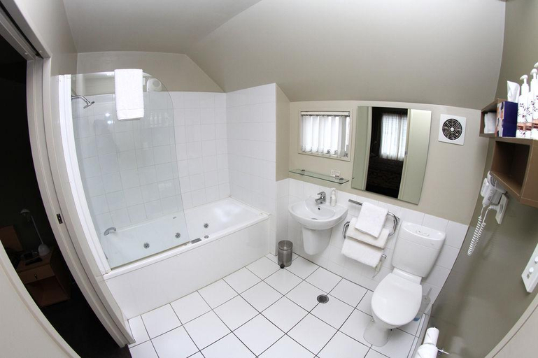 Bathroom 4, ASURE Centrepoint Motel, Christchurch