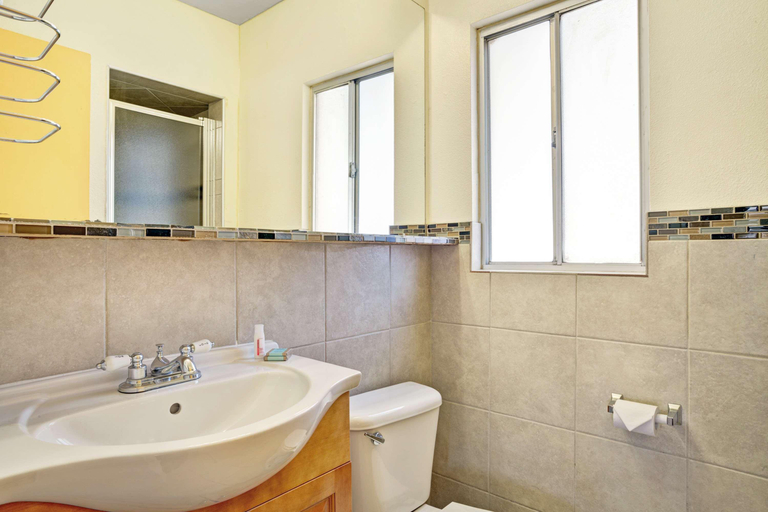 Bathroom 4, Travelsuites Inn, Clark