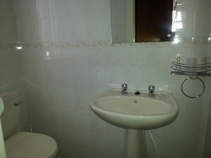 Bathroom 3, Lynwood Hotel, Blackpool