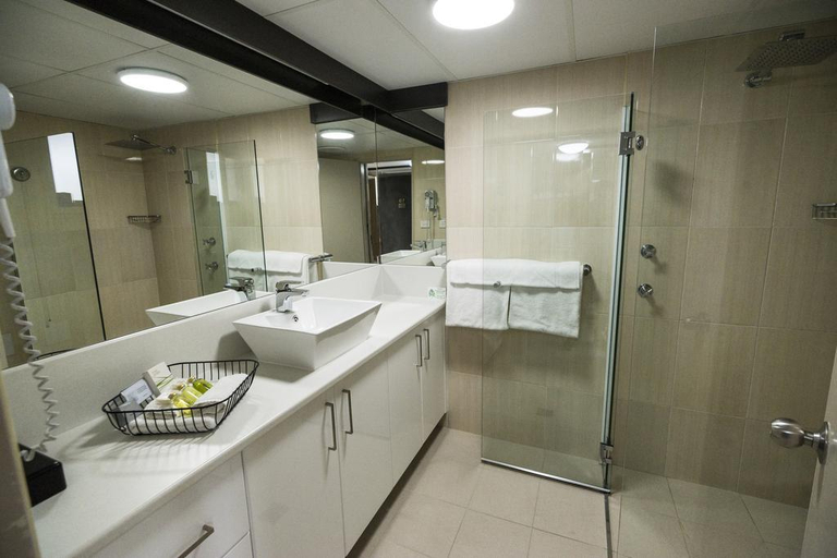 Bathroom 4, Galaxy Motel, Gosford - West