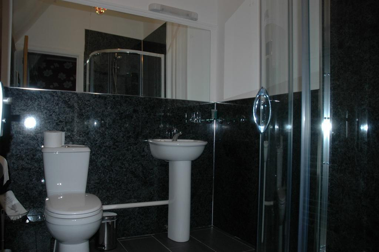 Bathroom, The Luib Hotel, Stirling