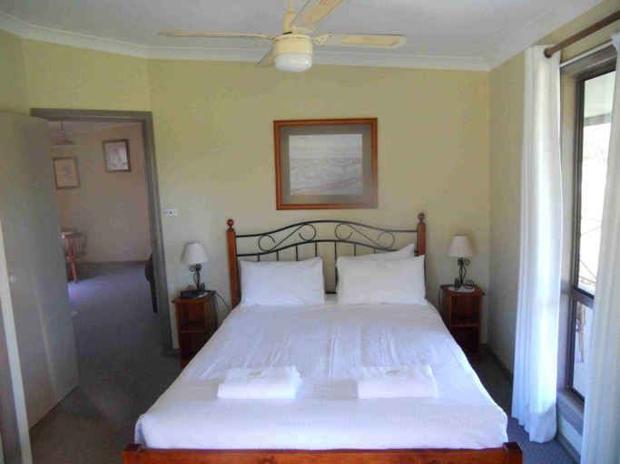 Bedroom 4, Twin Trees Country Cottages, Cessnock