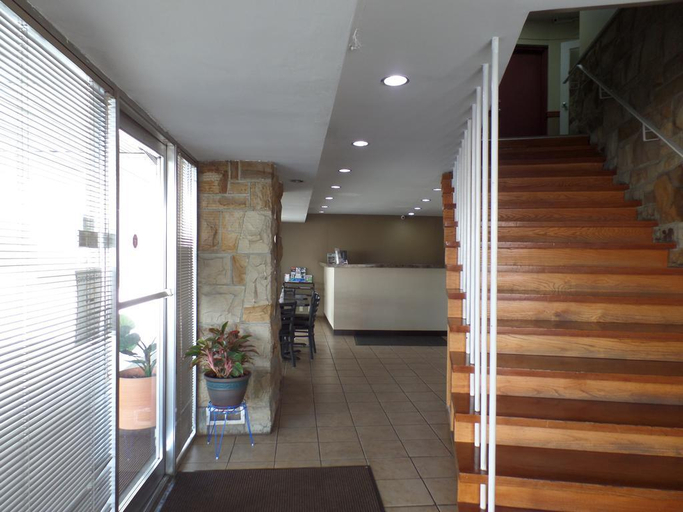 Public Area 2, Rodeway Inn, Ross