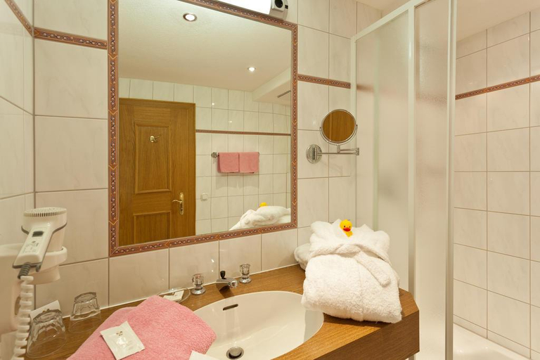 Bathroom, Hotel Montfort - inklusive Sommerkarte PREMIUM, Landeck