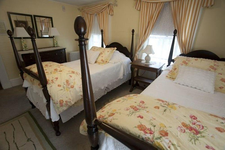 Bedroom 3, Monadnock Inn, Cheshire