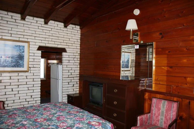 Others, Adobe Hacienda Motel, Broward