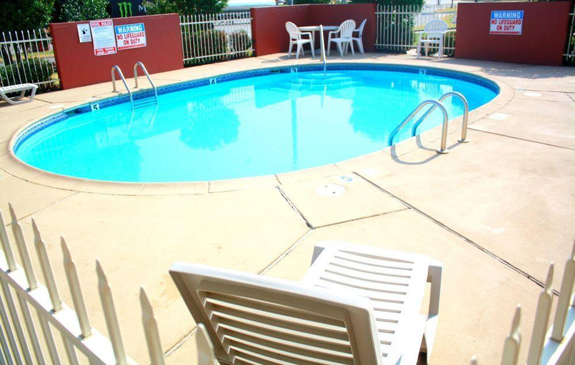 Sport & Beauty, GuestHouse Inn Fort Smith, Sebastian