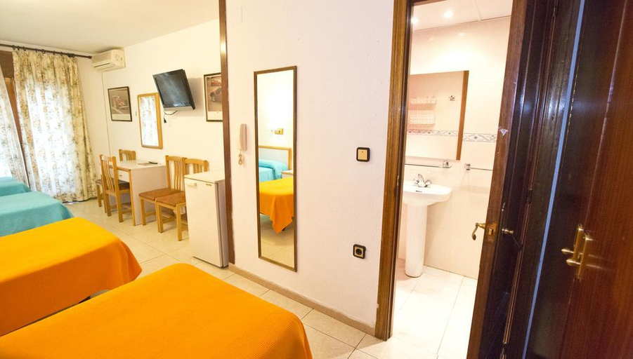 Bathroom 4, Hostal Lizana 2, Huesca