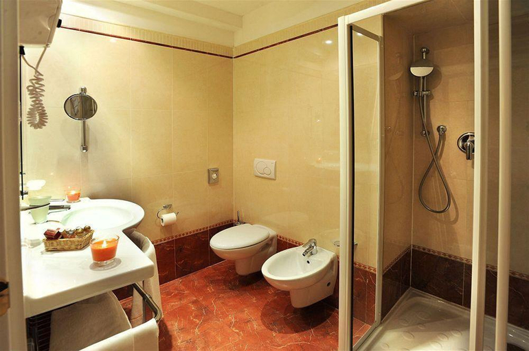 Bathroom 4, Casa Romagnosi, Parma