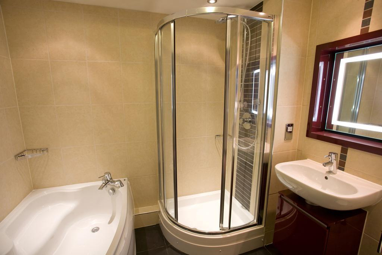 Bathroom 3, The Bluebell Hotel, Neath Port Talbot