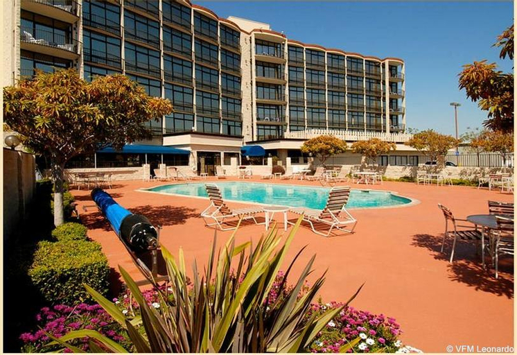 Oakland Airport Executive Hotel, Alameda