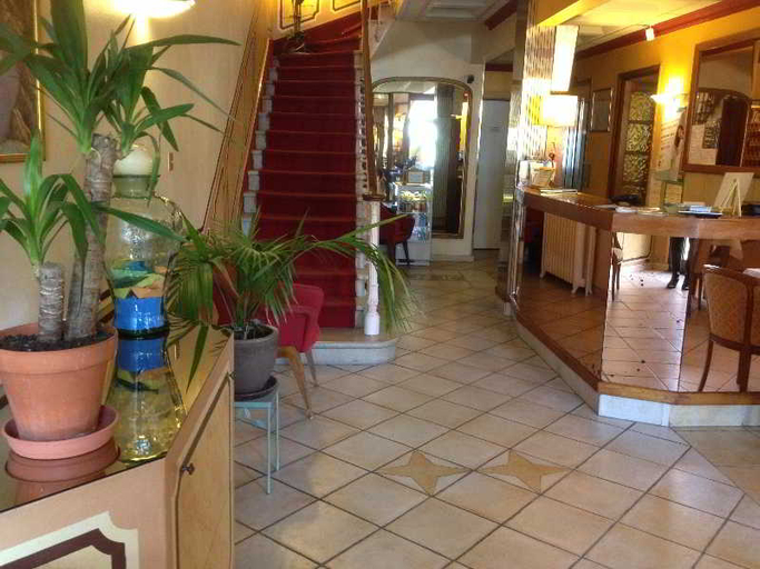Public Area, Au Nouvel Hotel, Var