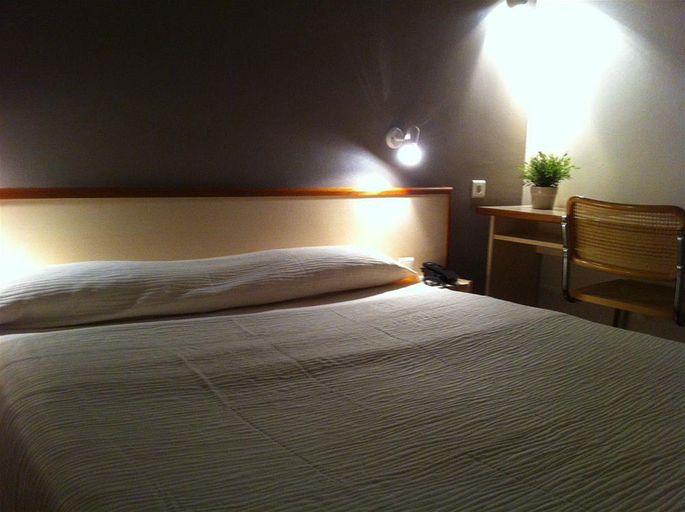 Bedroom 3, Du Sud, Bouches-du-Rhône