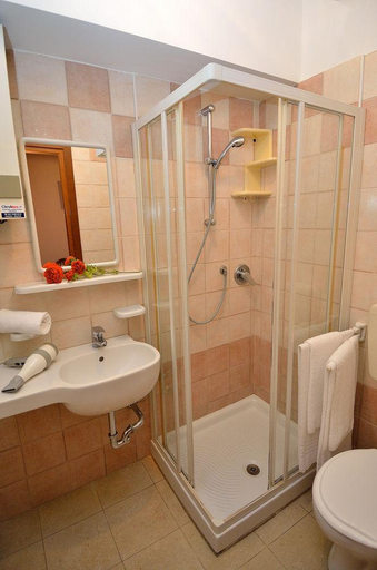 Bathroom 5, Hotel Amba Alagi, Venezia