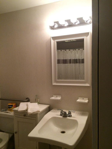 Bathroom 4, Oswego Inn, Oswego