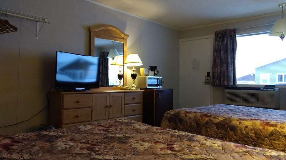 Bedroom 4, TravelInn Hearst, Cochrane