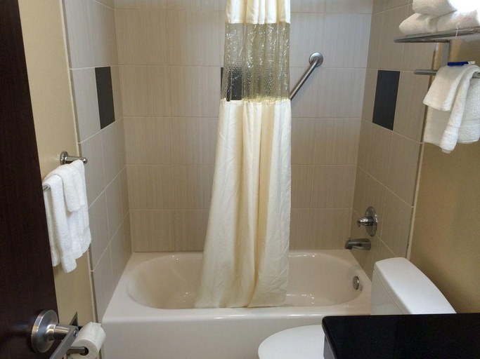 Bathroom 4, Cityview Inn and Suites, Bexar