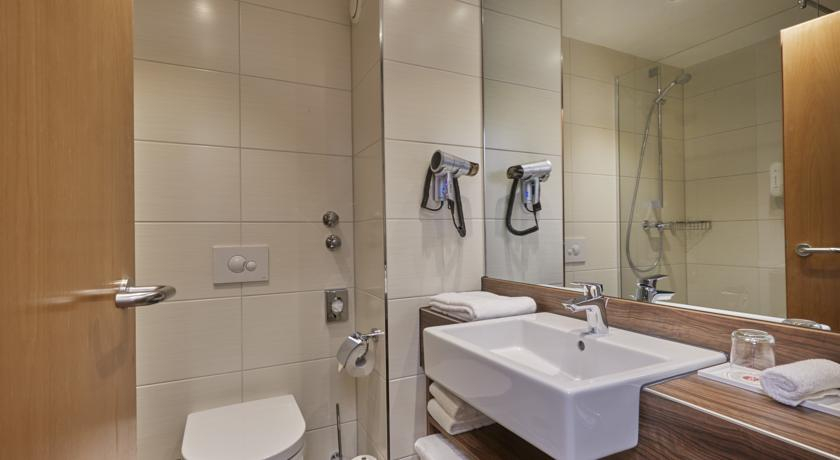 Bathroom 5, Taste Hotel Limes Thermen Aalen, Ostalbkreis