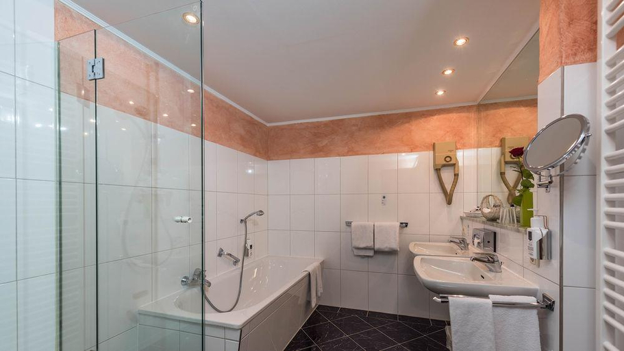 Bathroom 4, Terrassenhof, Miesbach