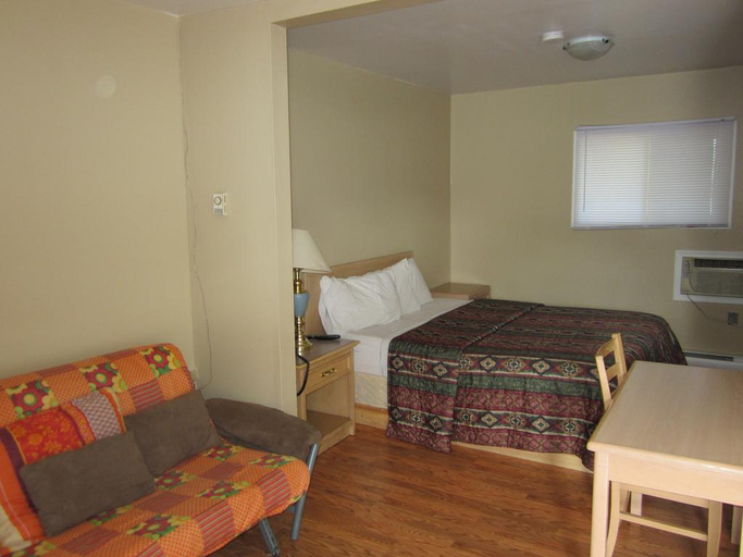 Bedroom 3, Trans Canada Motel, Thompson-Nicola