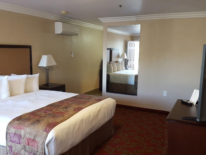Bedroom 1, Pacific Shores Inn, San Luis Obispo