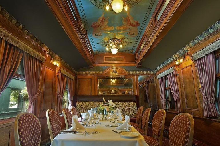 Madison Hotel, Morris