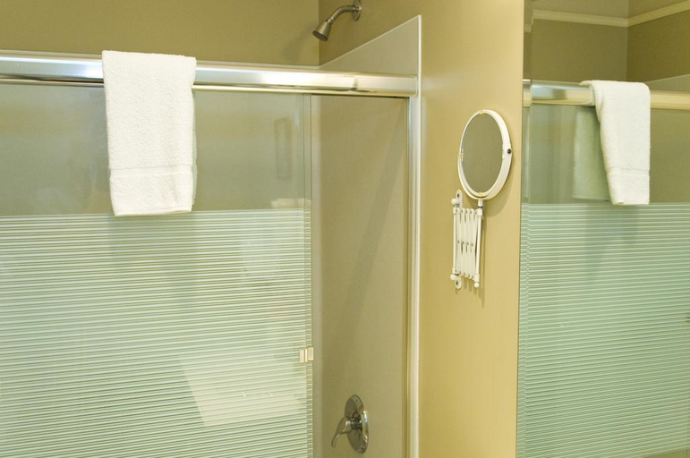 Bathroom 5, O Canada House B&B, Greater Vancouver