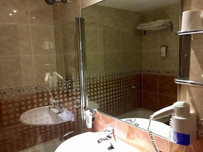 Bathroom 3, Hotel Río Arga, Zaragoza
