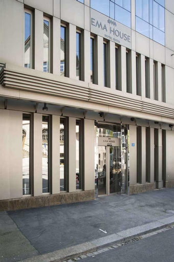 Exterior & Views 27