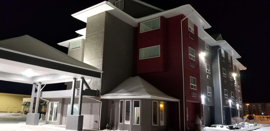 Exterior & Views