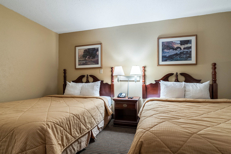 Bedroom 4, Rodeway Inn, Coahoma
