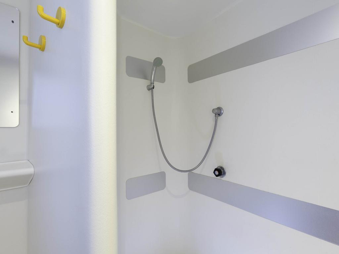 Bathroom, Hotel F1 Montauban, Tarn-et-Garonne