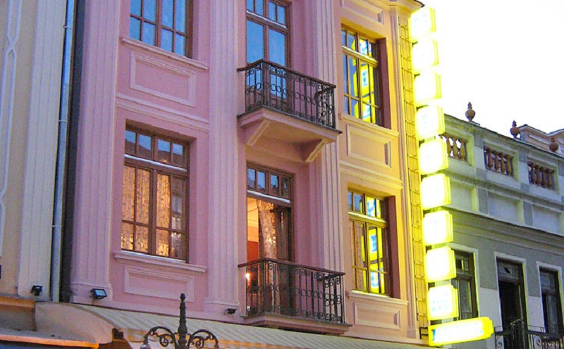 Exterior & Views