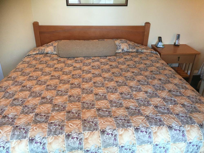 Bedroom 3, Bayshore Inn, Ventura
