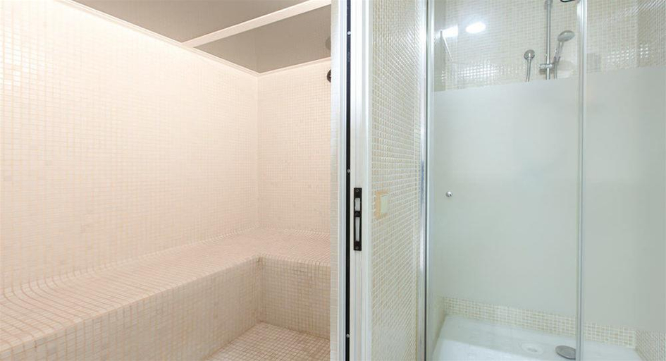 Bathroom 4, Don Pio, Madrid