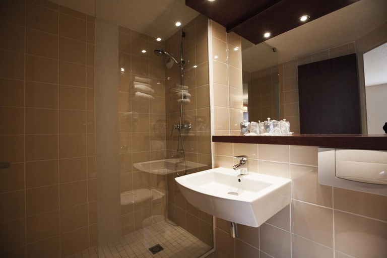 Bathroom 5, Kyriad Saint -Malo Ouest - Dinard, Ille-et-Vilaine