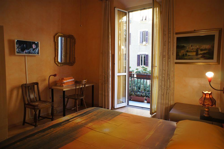 Others 4, Fiocca, Rome