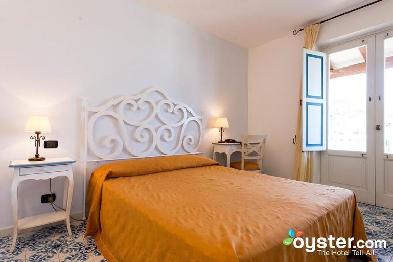 Bedroom 3, Hotel Bougainville, Messina