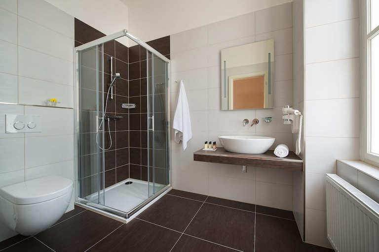 Bathroom 4, U Medvidku, Praha 1
