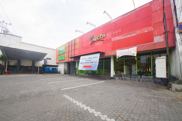 Exterior & Views, RedDoorz Plus @ Celaket, Malang
