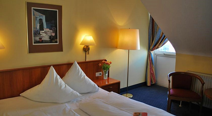Bedroom 3, H+ Hotel Lampertheim, Bergstraße