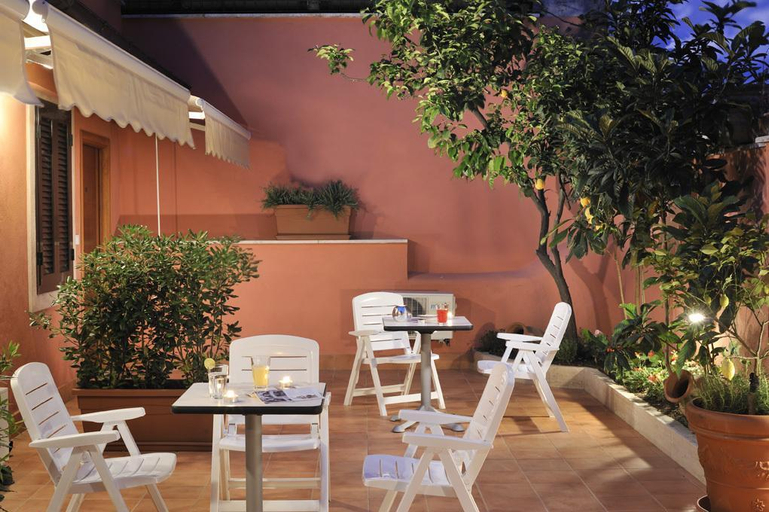 Exterior & Views 2, Relais Manzoni, Roma